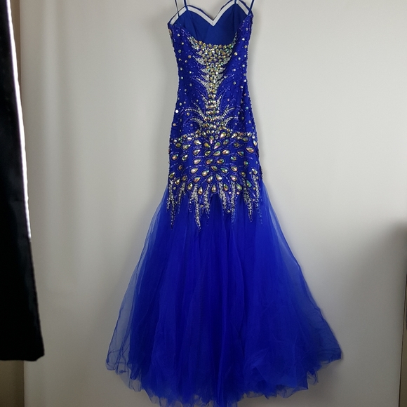 Angela & Alison Prom dress - Picture 5 of 11